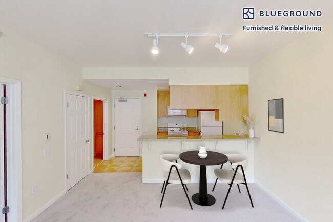 Building Photo - 1099 Admiral Ct