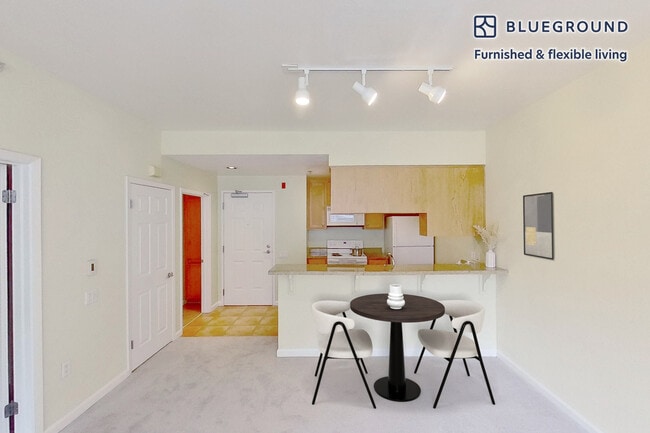 Building Photo - 1099 Admiral Ct