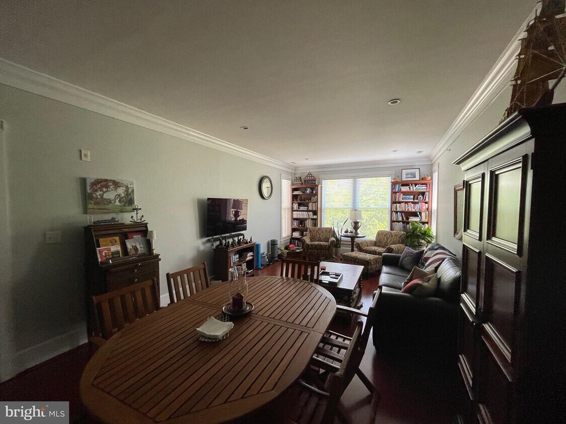 910 Powhatan St Unit 201N, Alexandria, VA 22314 Room for Rent in