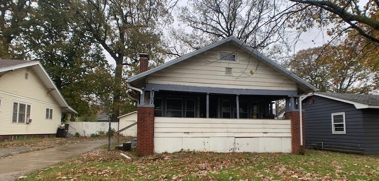 Primary Photo - 107 Illinois St