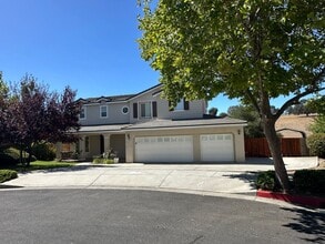 Building Photo - 746 Jersey Ct