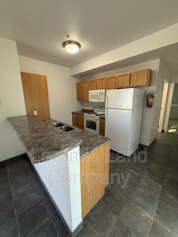 Building Photo - 1403 E Gibbon St