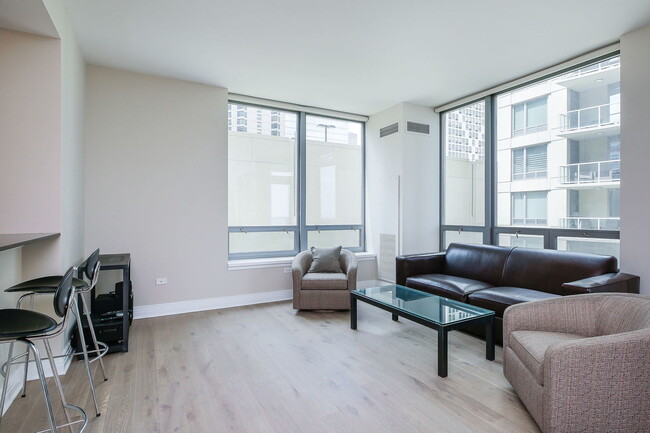 Foto del edificio - 600 N Lake Shore Dr