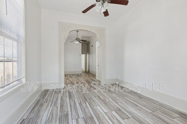 Building Photo - 2013 Almonaster Ave