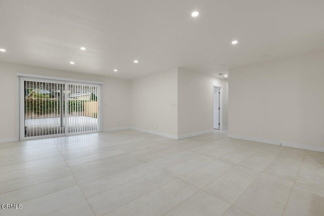 Building Photo - 2075 Suner Cir
