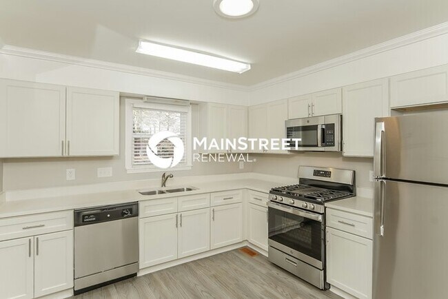 Building Photo - 4 Bedroom Pet-Friendly Home in Greensboro,...