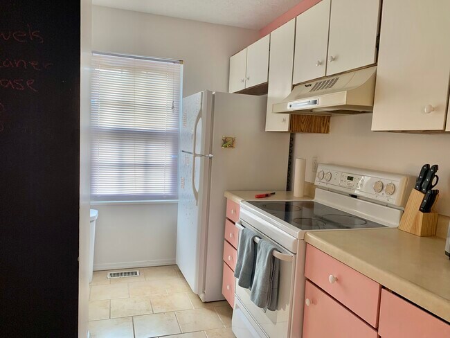Foto del edificio - 2473 Brittany Ln