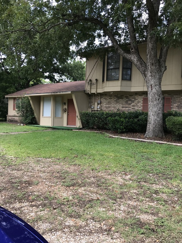 709 N Kaufman St, Mexia, TX 76667 Apartments in Mexia, TX