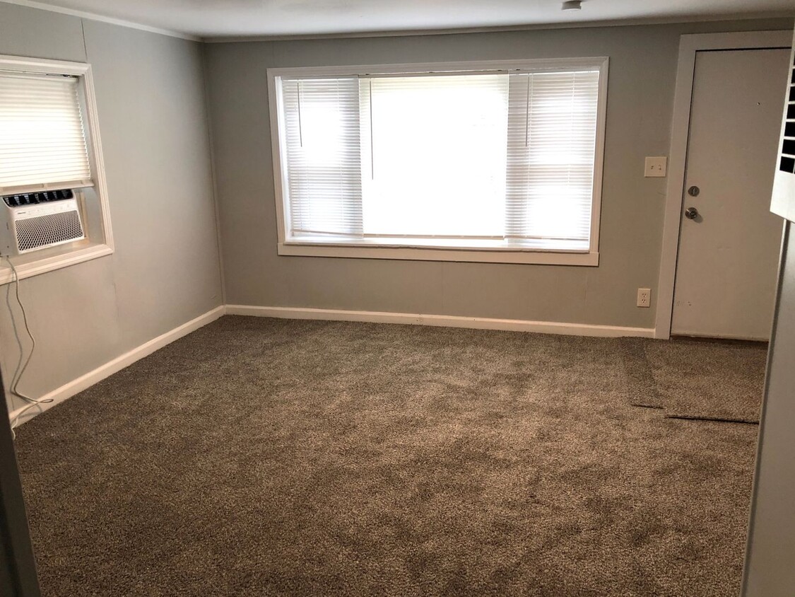 Primary Photo - 2 Bed, 1 Bath House - Pet Friendly!!