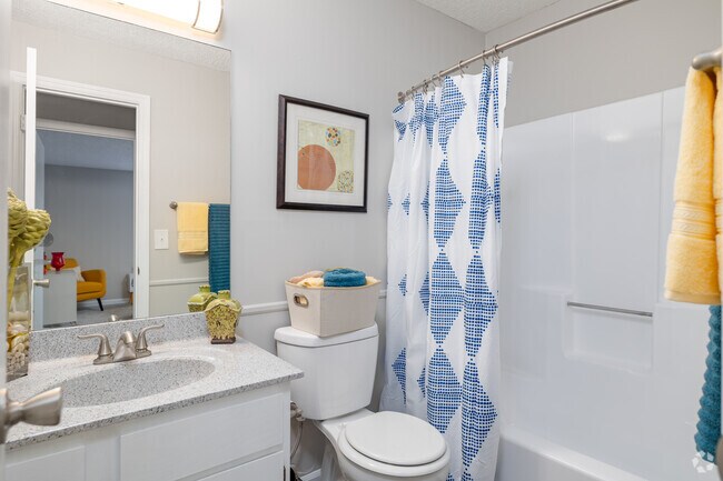 1 habitación, 1 baño - 680 pies cuadrados - Baño - Park Canyon Apartments