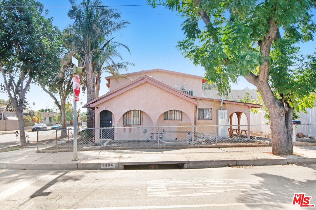 1402 Hollister St, San Fernando, CA 91340 Room for Rent in San