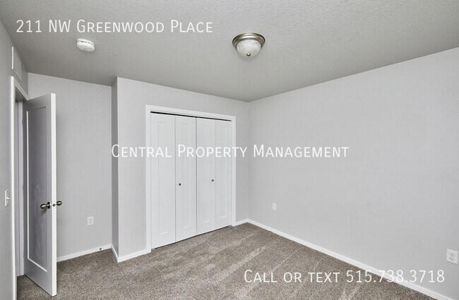 Building Photo - 211 NW Greenwood Pl