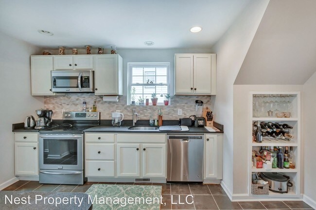 Building Photo - 3 br, 2.5 bath House - 324 8th Street NW