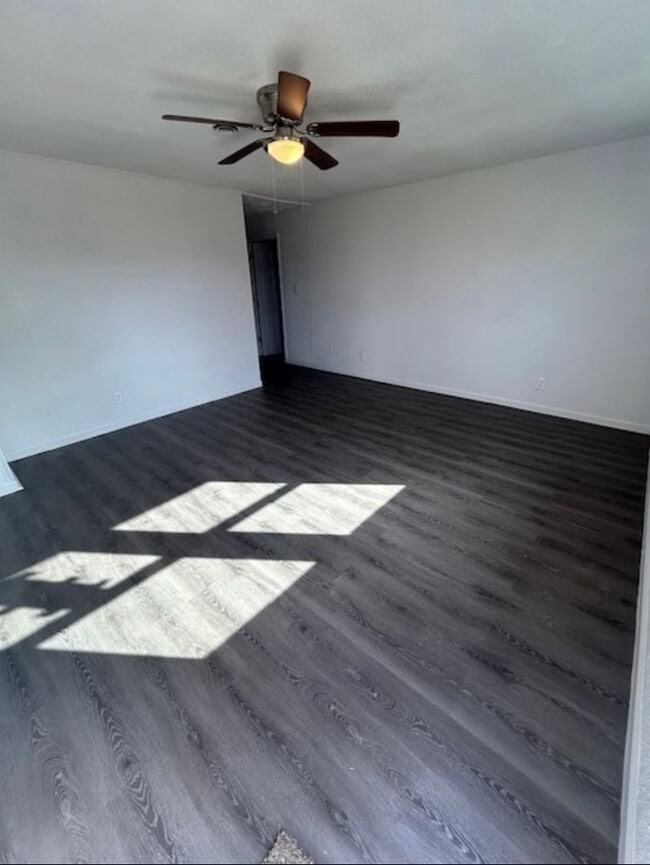 Building Photo - Cute 4 bed/1bath