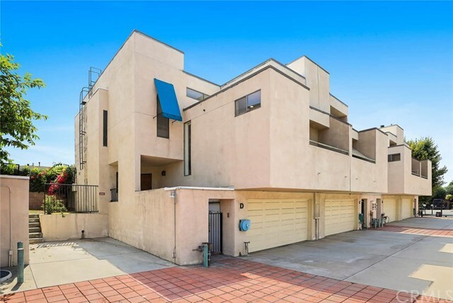 Building Photo - 1141 W Duarte Rd