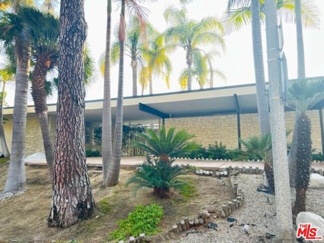 Building Photo - 1865 Loma Vista Dr