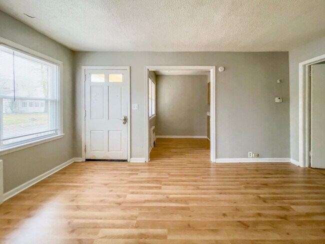 Building Photo - Cozy 1 bedroom, Close to Campus