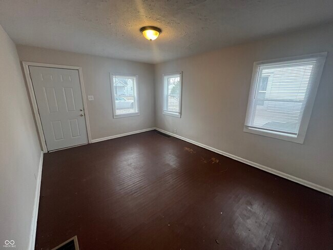 Building Photo - 3915 Hillside Ave