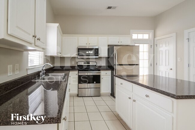 Foto del edificio - 4587 Clubview Dr