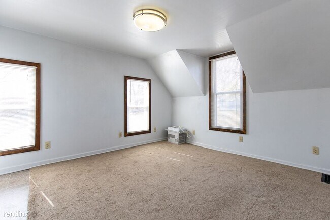 Building Photo - 1 br, 1 bath 4plex - 717 N Congress St Apt 3