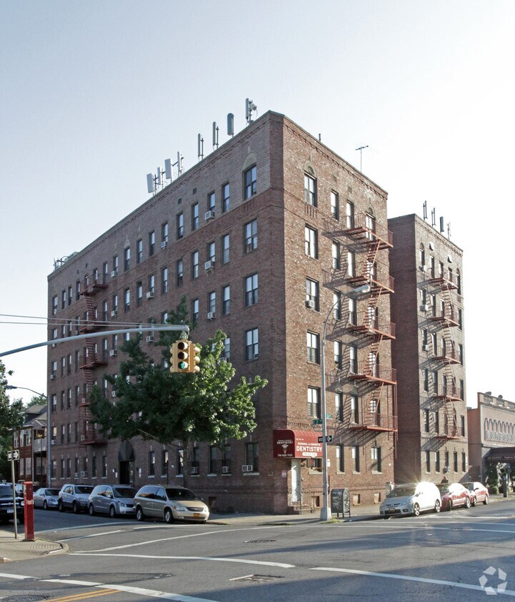 Building Photo - 791 E 2nd St