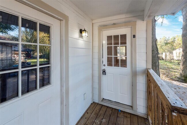 Foto del edificio - 1728 Connorvale Rd