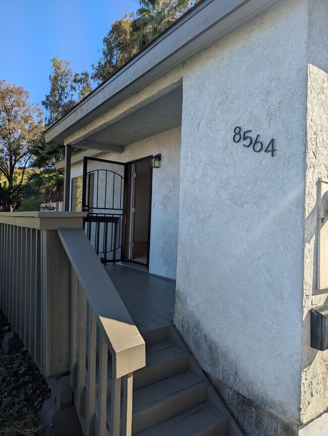 Foto del edificio - Single Level 3 Bed/2 Bath in El Cajon