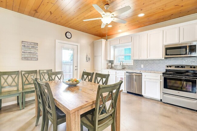 Foto del edificio - 2606 Eleventh Street-SI ID1023248P