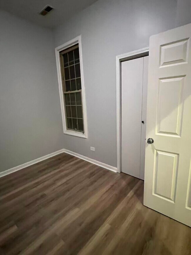 Foto del edificio - 3252 W Armitage Ave