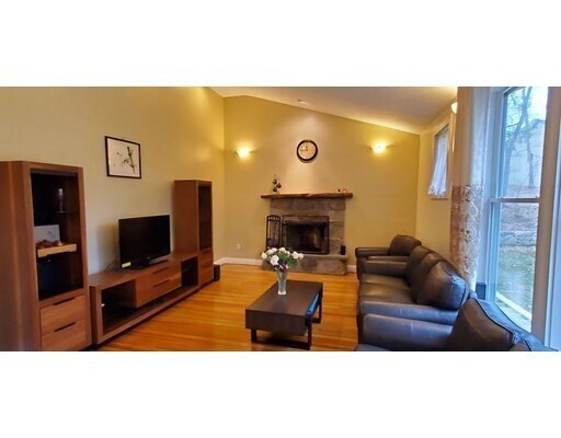 Primary Photo - 33 Fox Hill Dr
