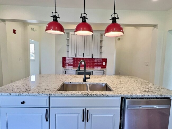 Building Photo - **August 2027** HUGE 8 Bed 6 Bath !! Fully...