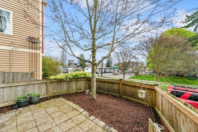 Foto del edificio - 3 bedroom in Seattle WA 98117