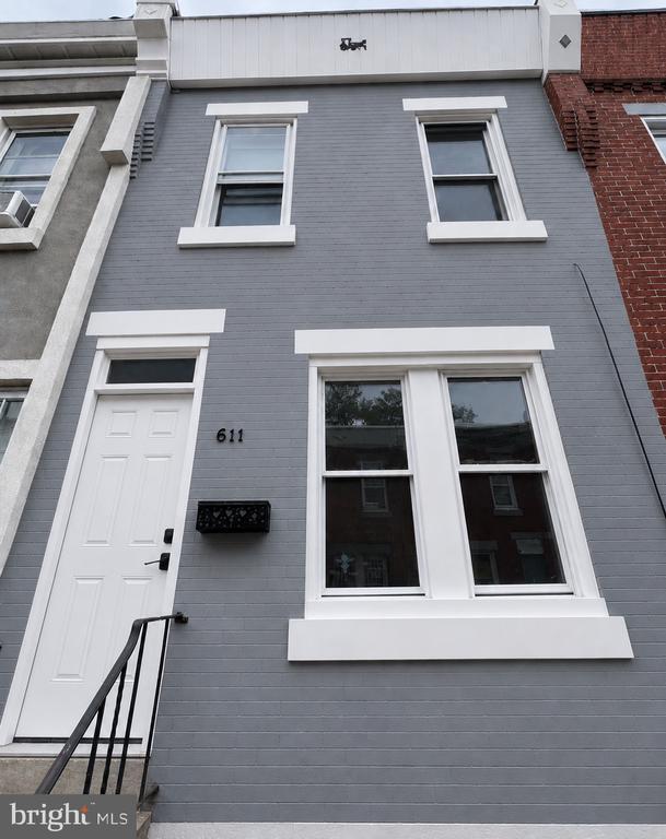 Building Photo - 611 E Wishart St