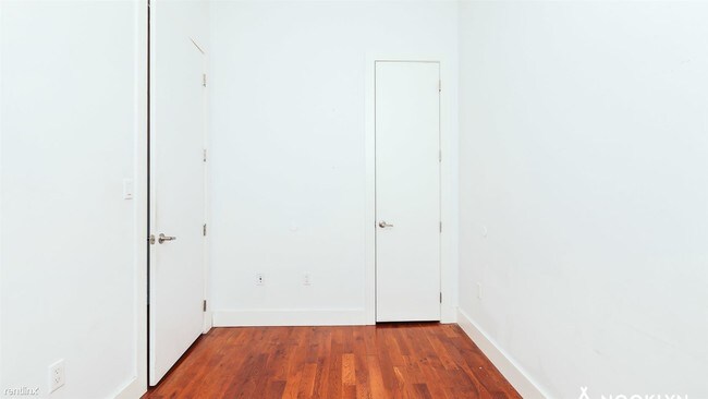 Building Photo - 4 br, 2 bath Apartment - 597 Central Ave