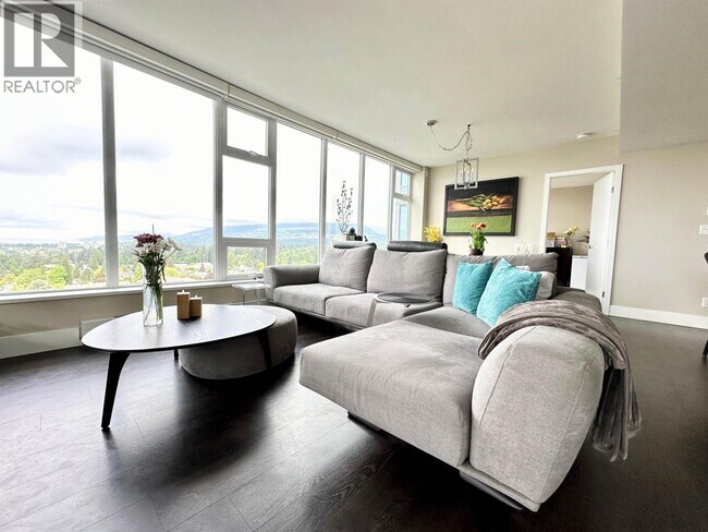 Photo du bâtiment - 150 15th St W