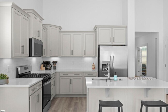 Foto del edificio - Wonderful Short-Term Furnished Townhome Cl...