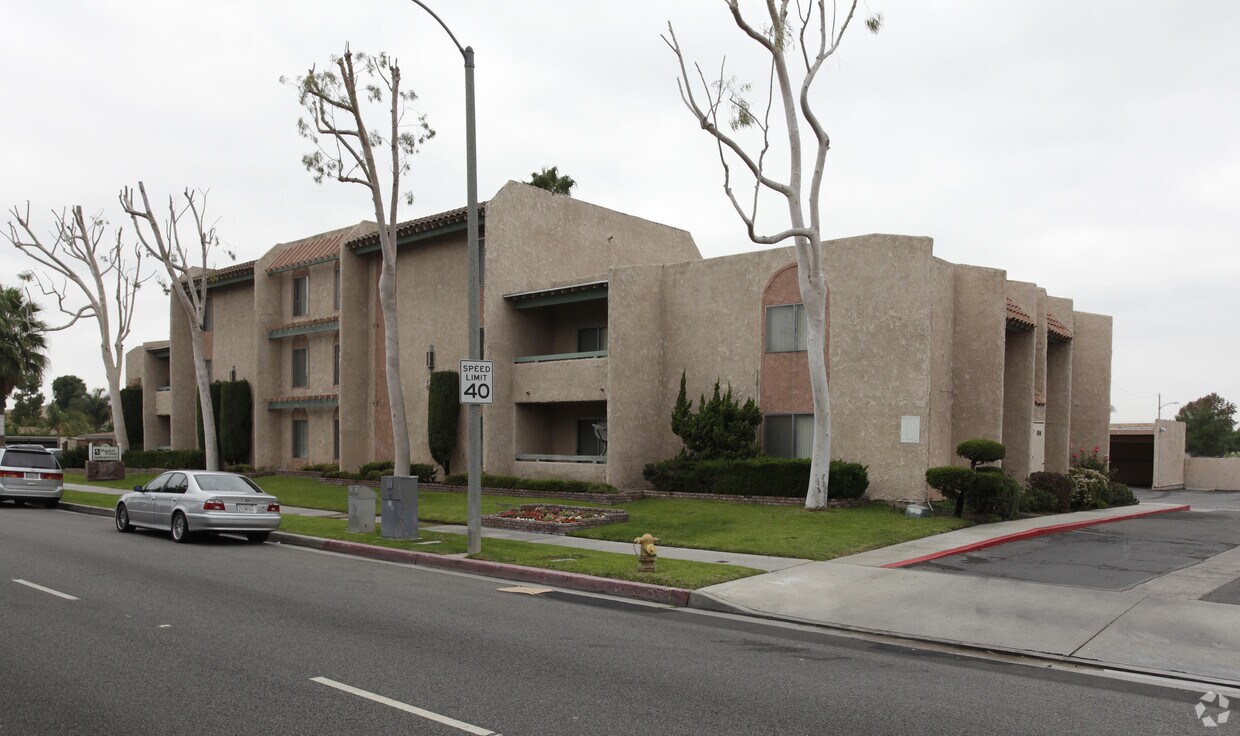 Primary Photo - Meadow Pointe Apartments
