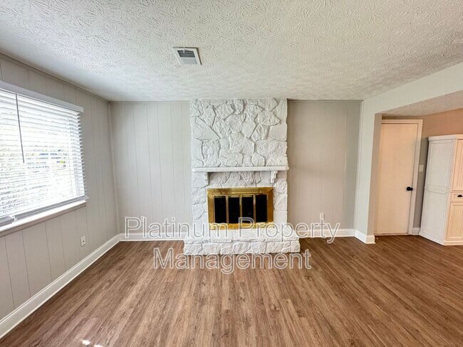 Building Photo - 10550 Worthington Hills Manor