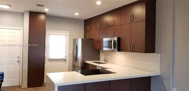 Foto del edificio - 1600 NE 114th St