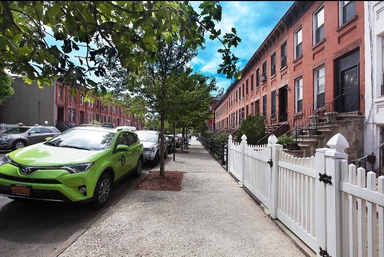 Primary Photo - 403 Herkimer St