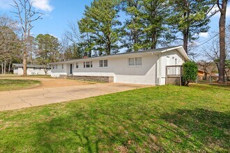 Building Photo - 8009 Whitesburg Dr