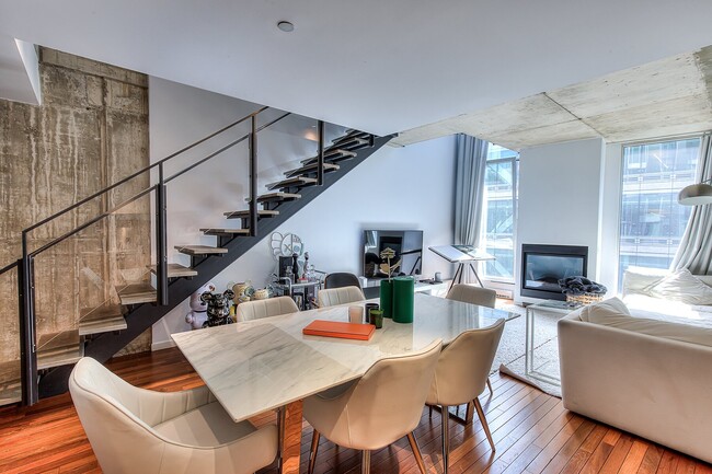 Building Photo - 445 Av Av Viger O,