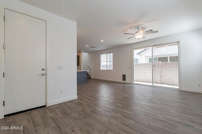 Building Photo - 5544 S Dillon