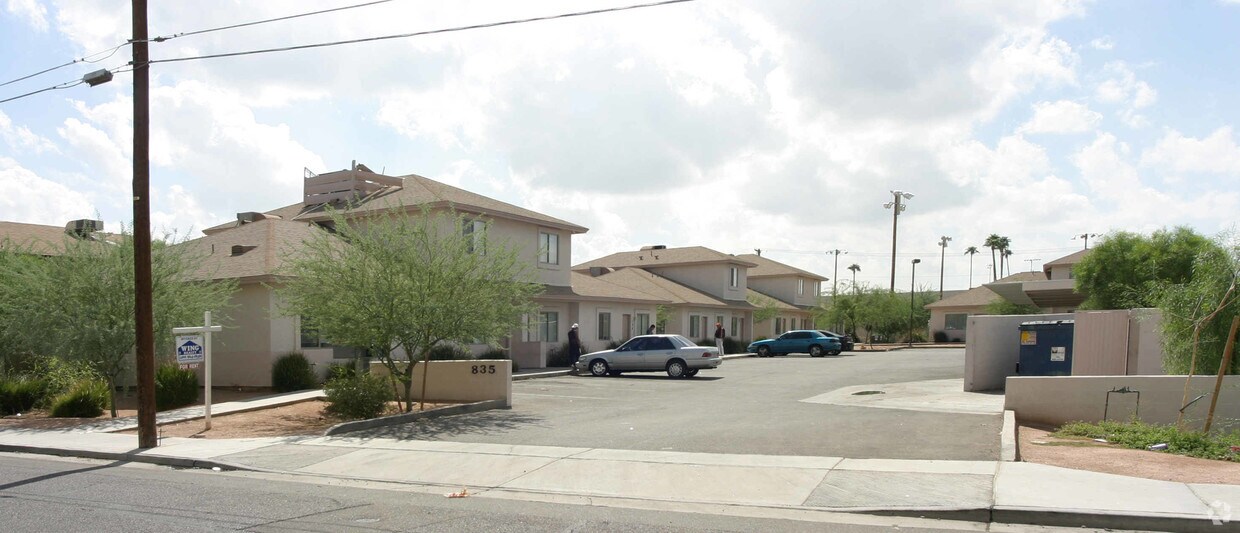 Primary Photo - 835 E Mahoney Ave