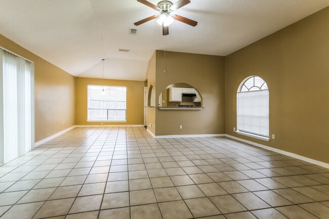 Building Photo - 2215 Hazyknoll Ln