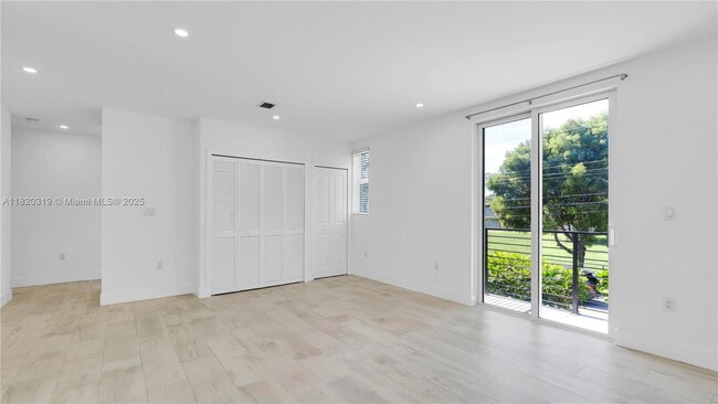 Building Photo - 3823 Thomas Ave
