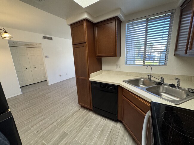 Foto del edificio - 1825 W Ray Rd