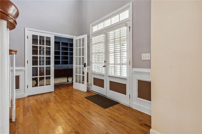 Foto del edificio - 525 Lakehill Way