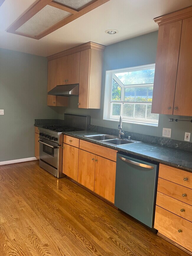 Building Photo - 2037 Layton St