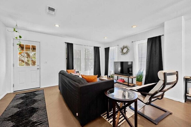 Building Photo - 14811 Foy Dr